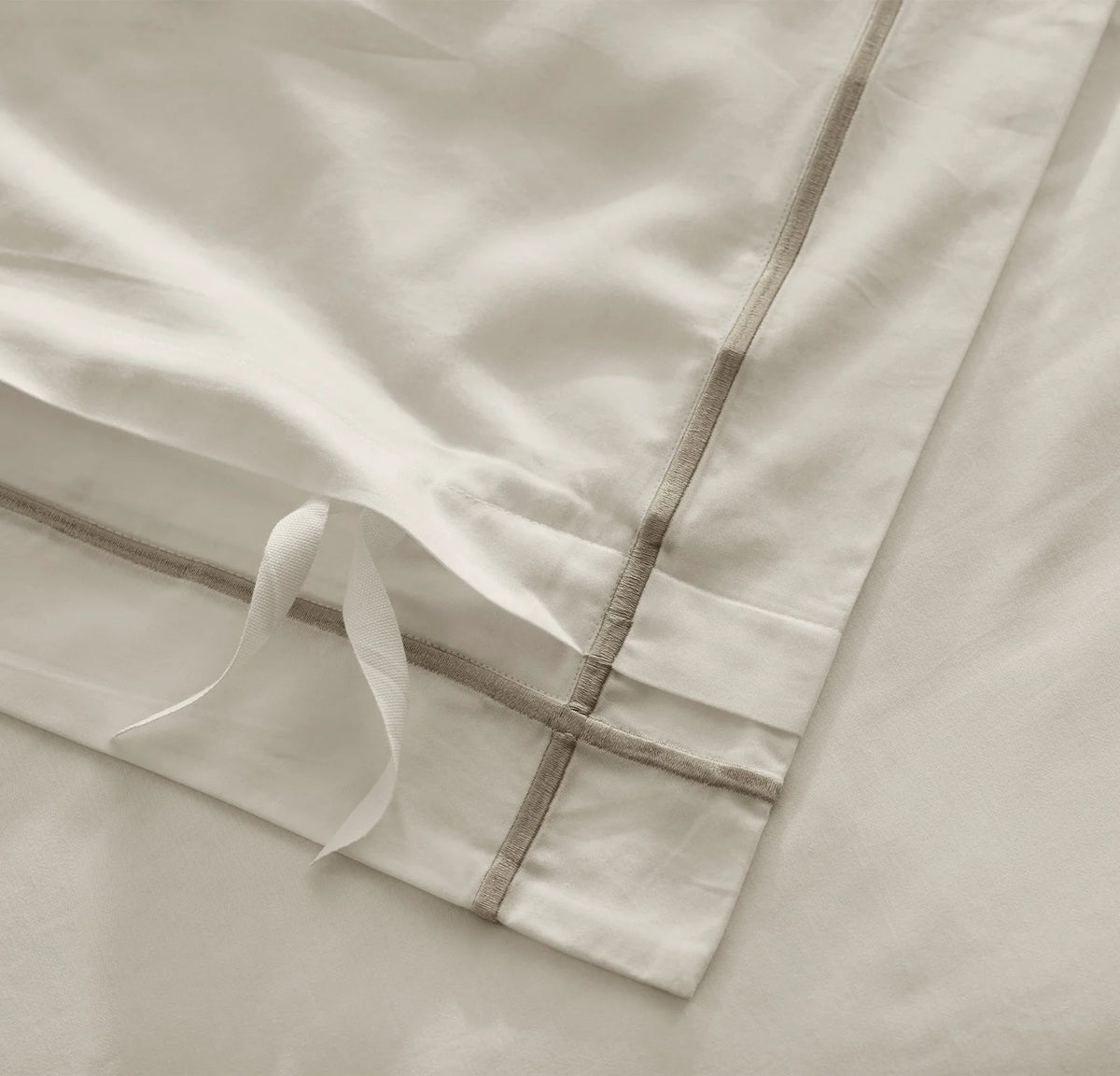 Signature Embellished Duvet Set - White/Oak Embroidered