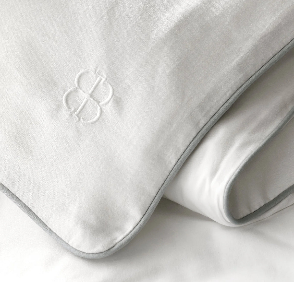Signature Embellished Duvet Set - White/Shore Piped Edge