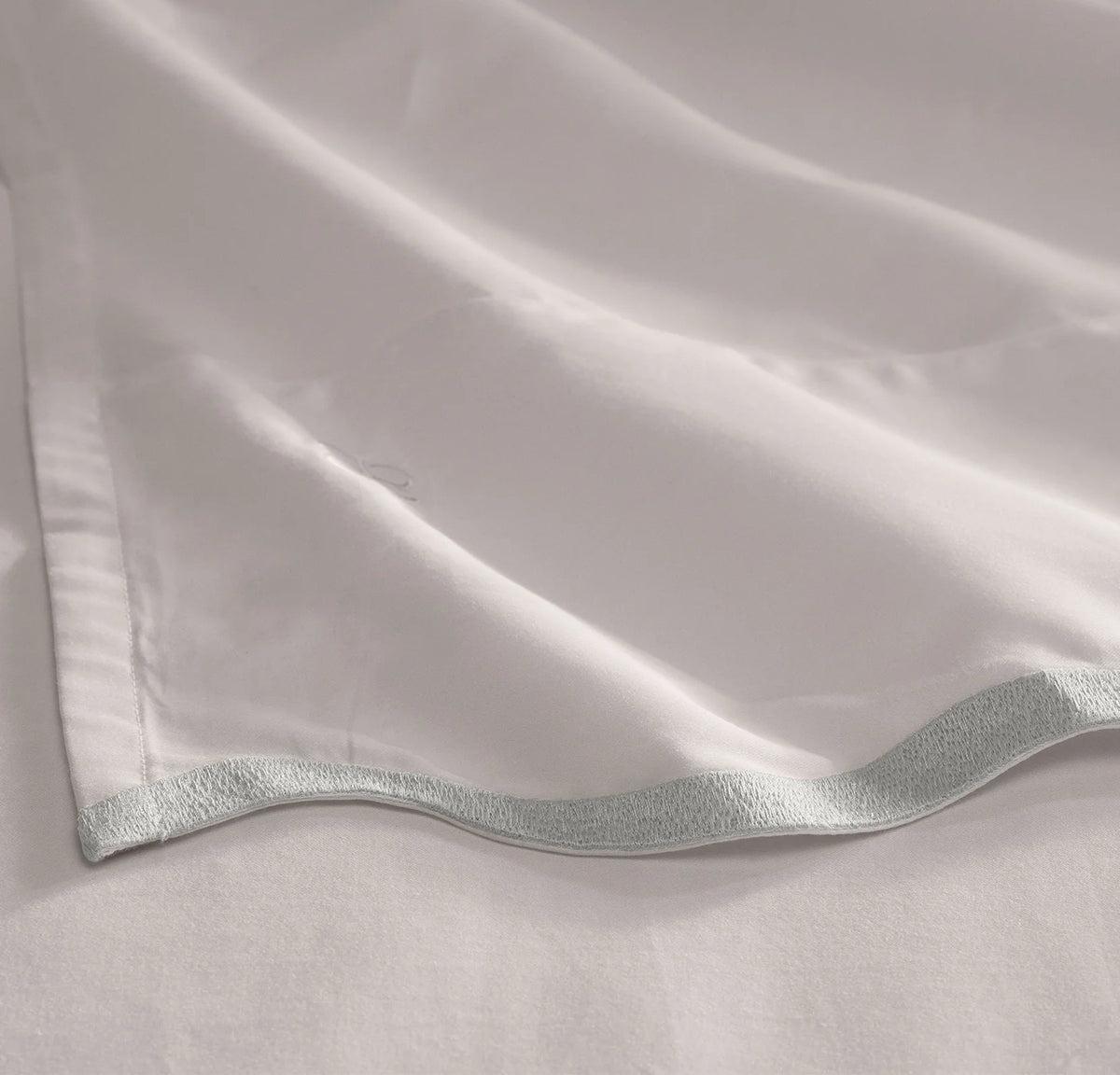 Signature Embellished Sheet Set - White/Mist Curved Edge
