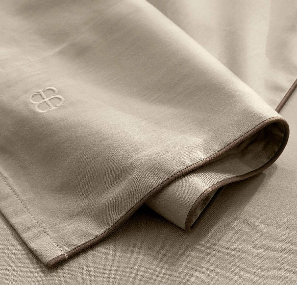 Signature Embellished Sheet Set - Oak/Walnut Piped Edge