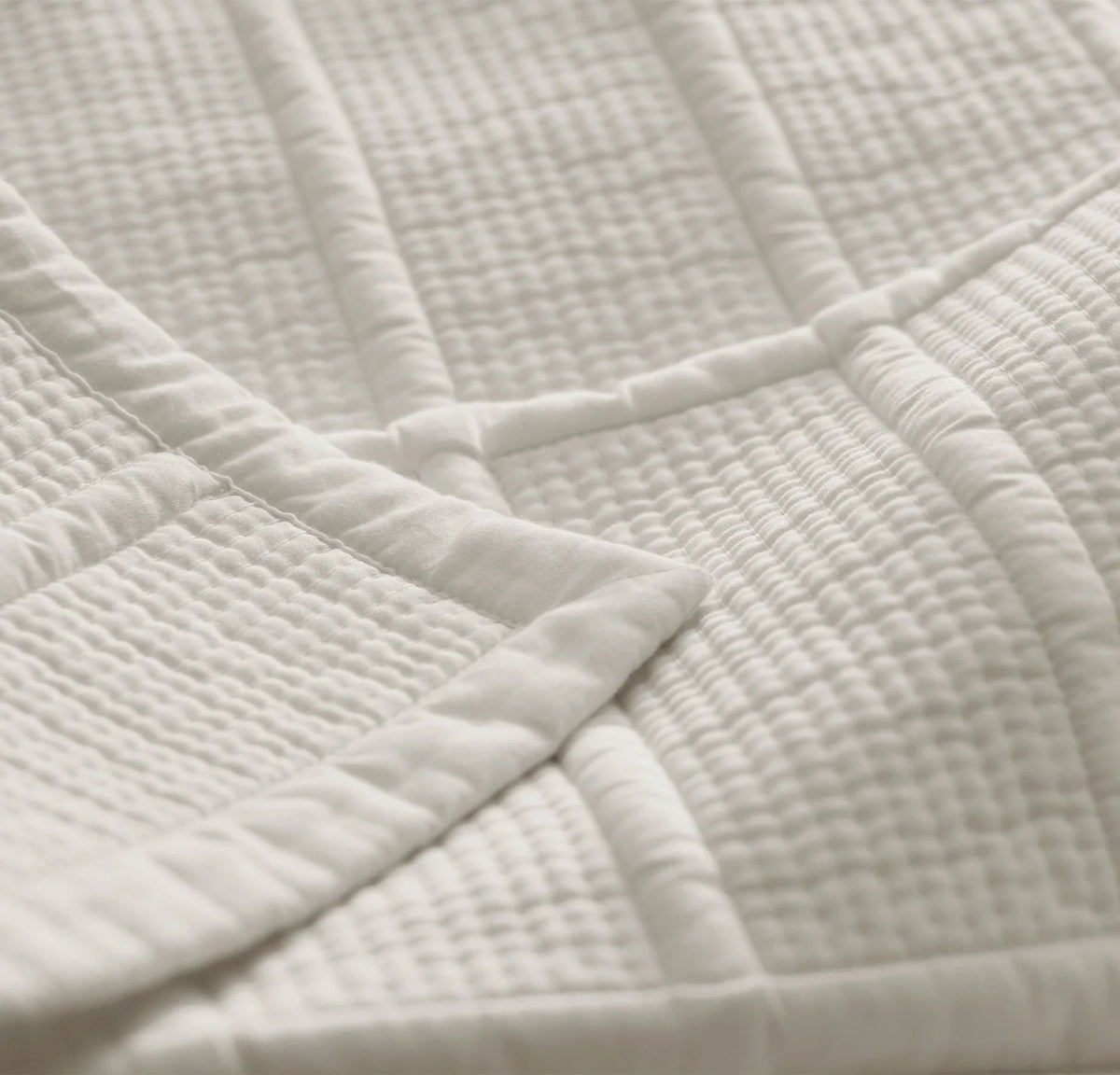 Signature Modern Grid Quilt - White