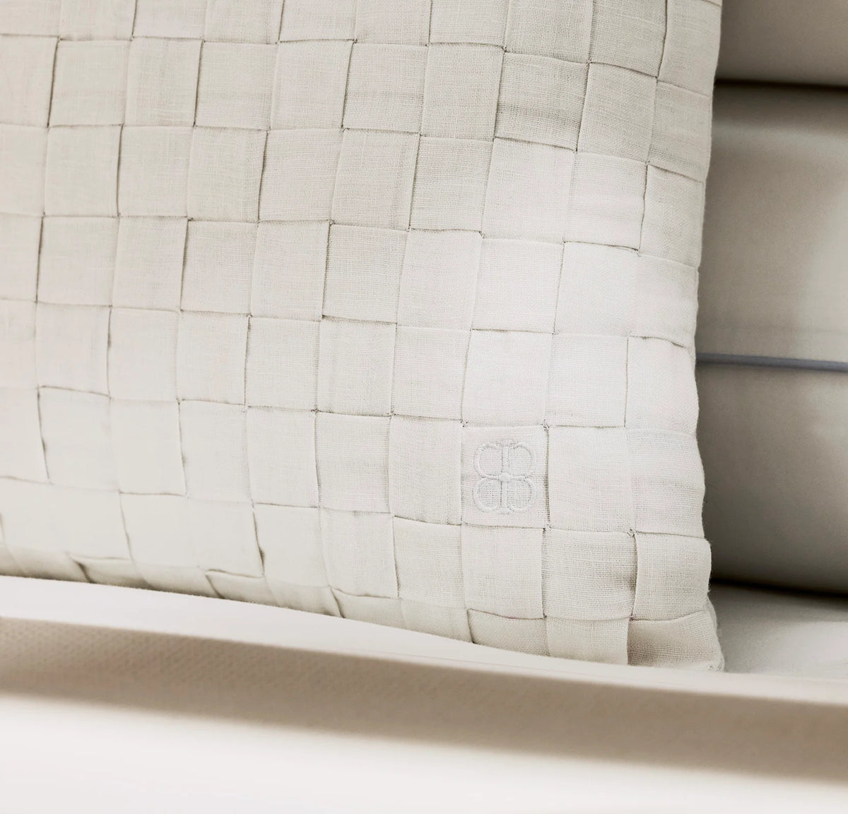 Linen Woven Icon Pillow Cover (Petite Lumbar) - White