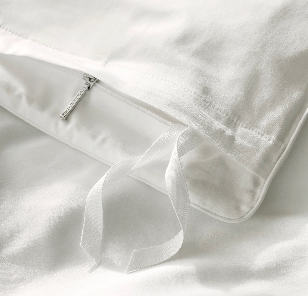Signature Embellished Duvet Set - White/White Piped Edge