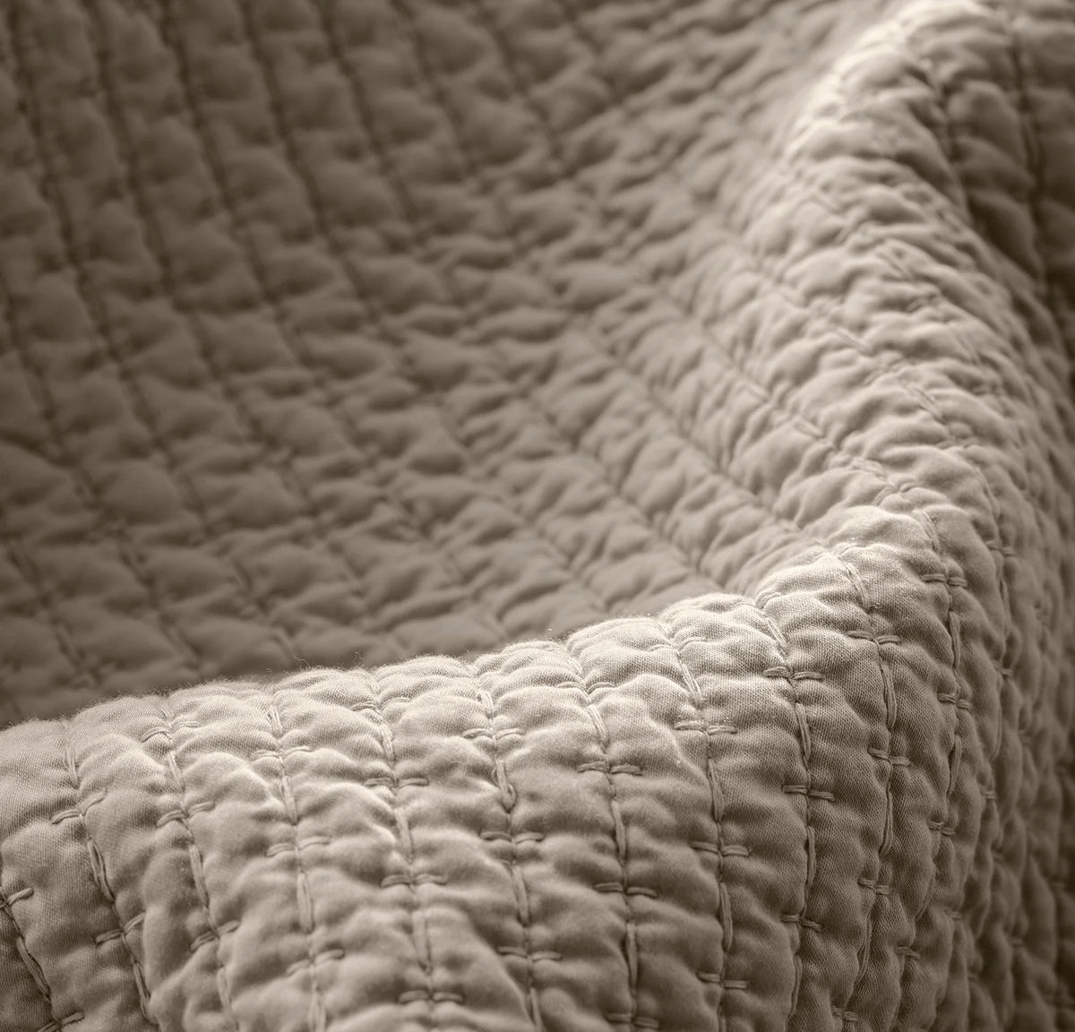Signature Textured Stitch Quilt - Oak