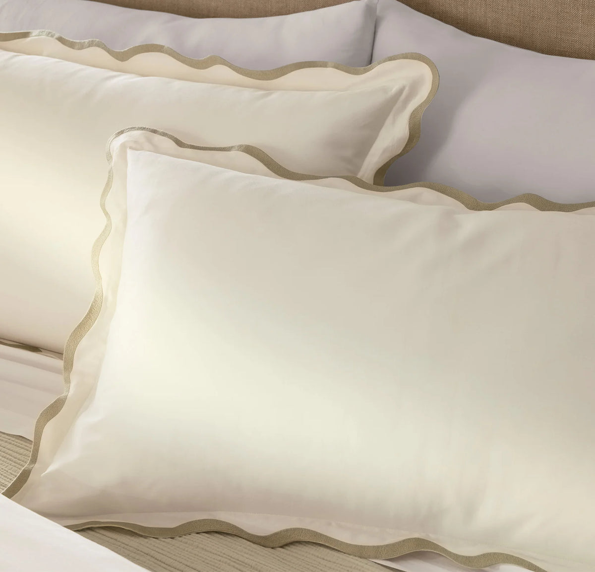 Signature Embellished Duvet Set - Cream/Sand Curved Edge