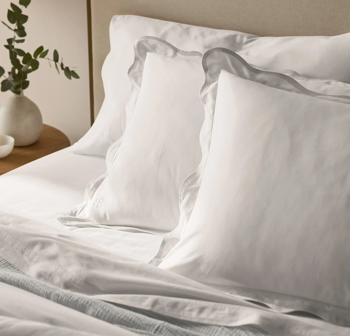 Signature Embellished Duvet Set - White/White Curved Edge
