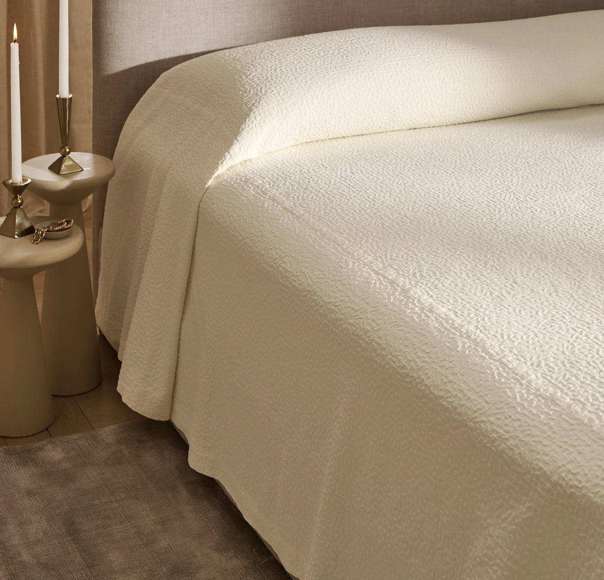 Dappled Vela Classic Coverlet - Cream
