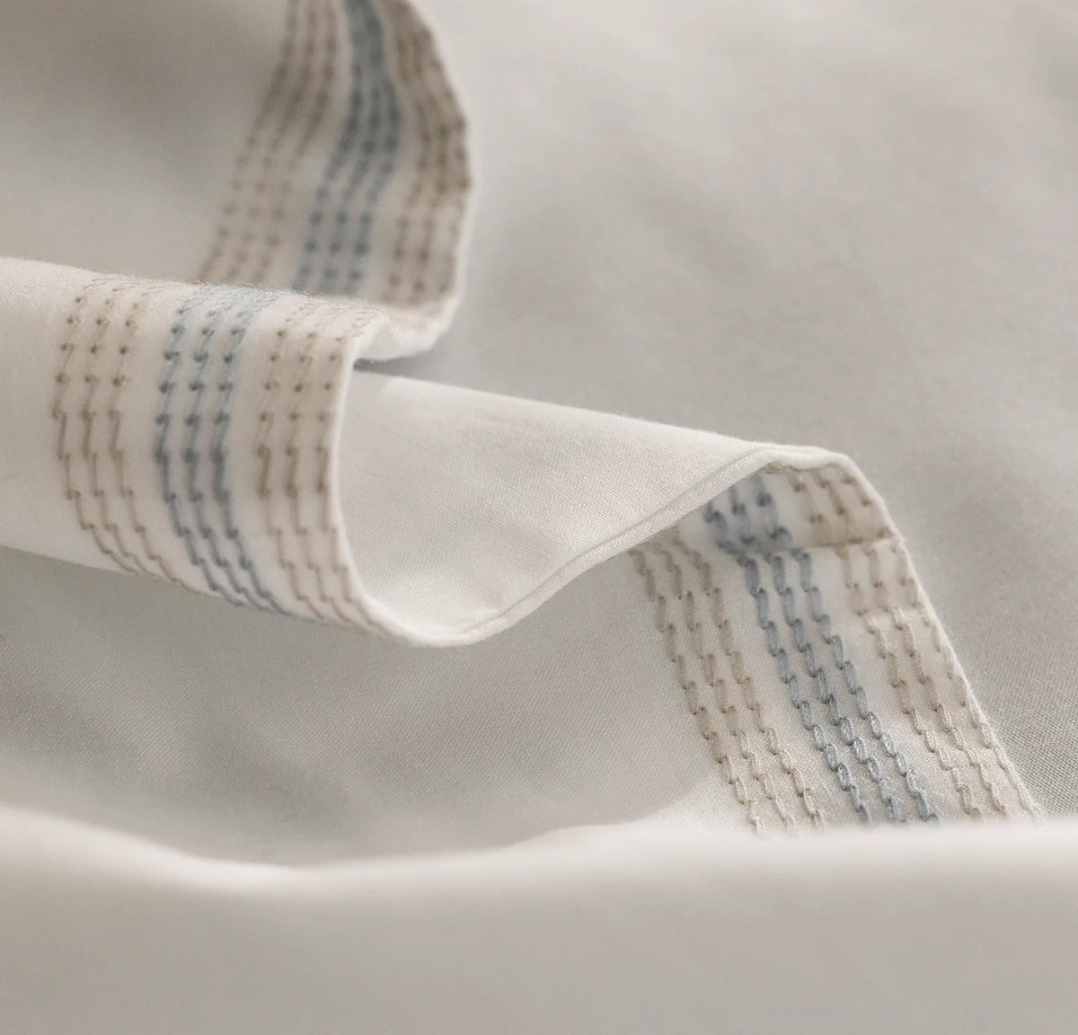 Signature Embellished Sheet Set - White/Shore/Sand Sail Stitch