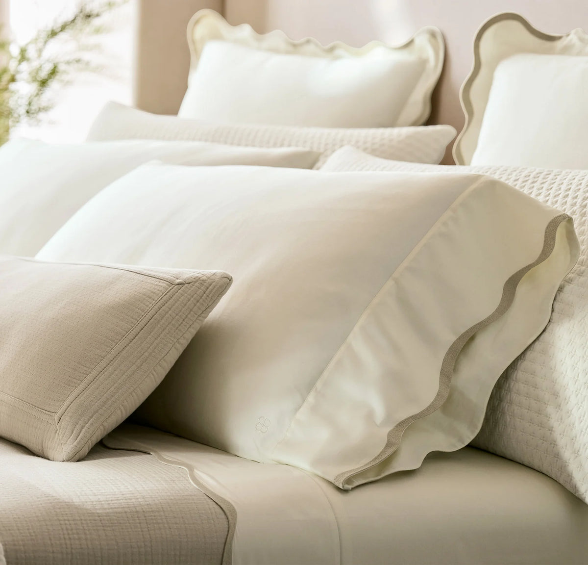 Signature Embellished Sheet Set - Cream/Sand Curved Edge