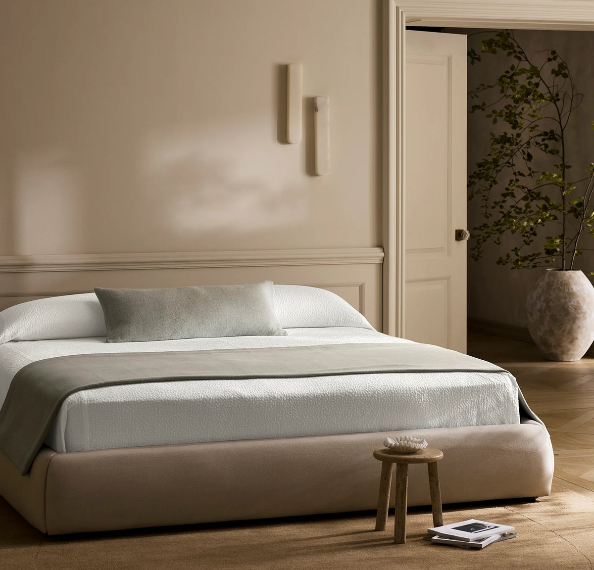 Dappled Vela Classic Coverlet - White