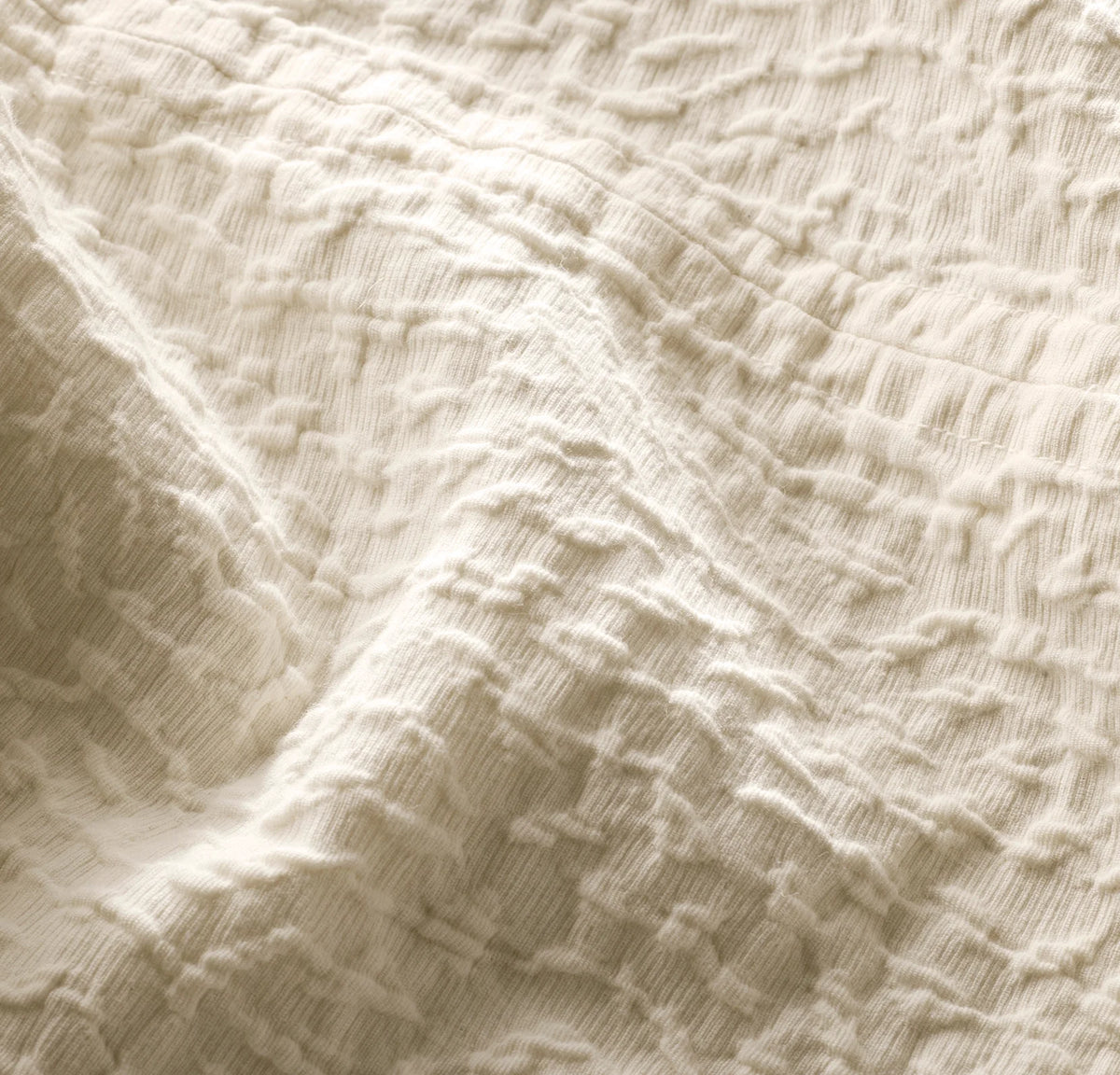 Dappled Vela Classic Coverlet - Cream