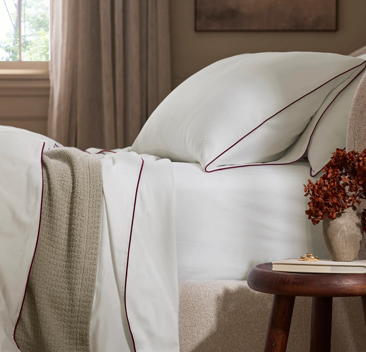Signature Embellished Pillowcase Set - White/Holly Piped Edge