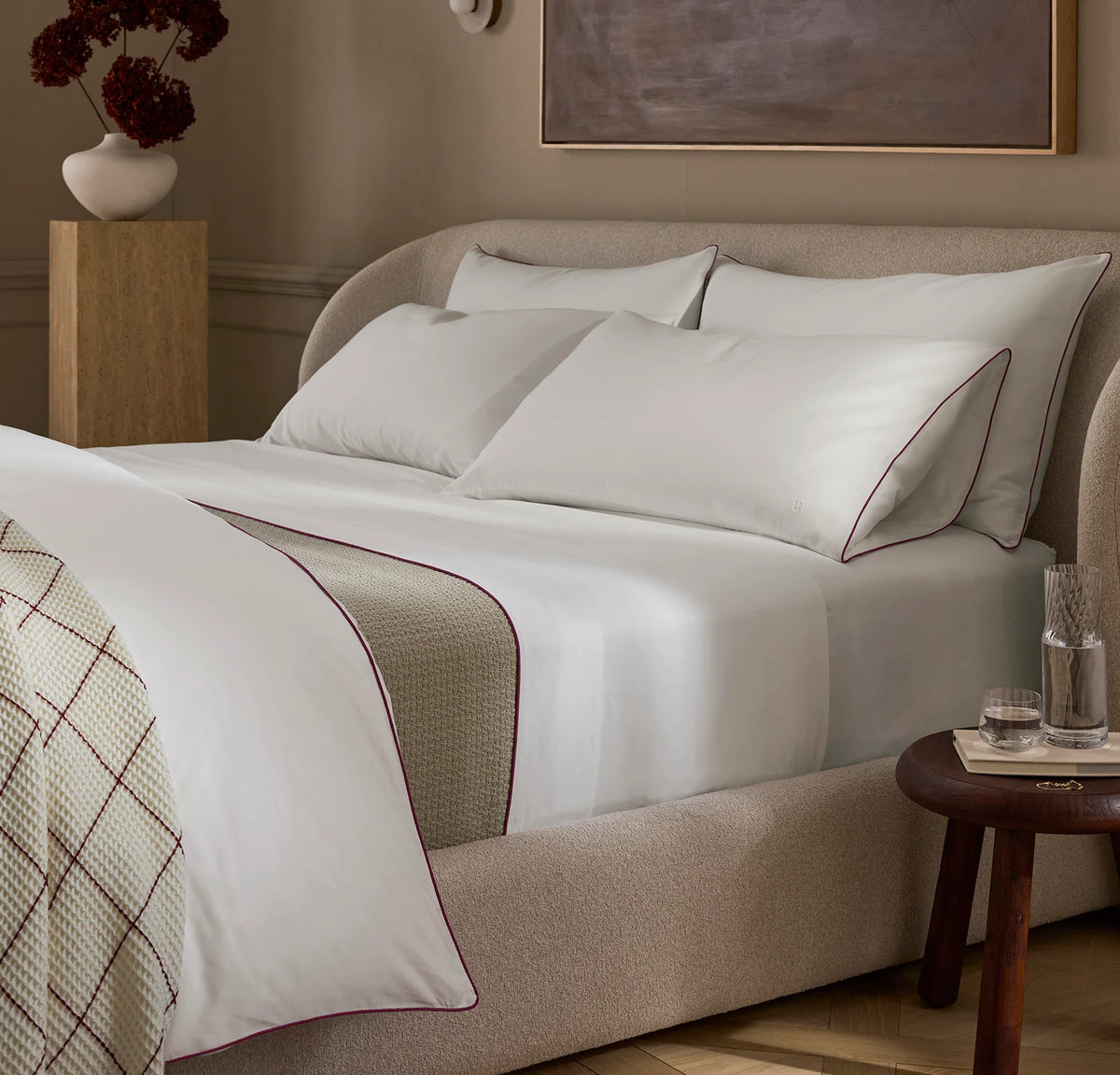 Signature Embellished Pillowcase Set - White/Holly Piped Edge