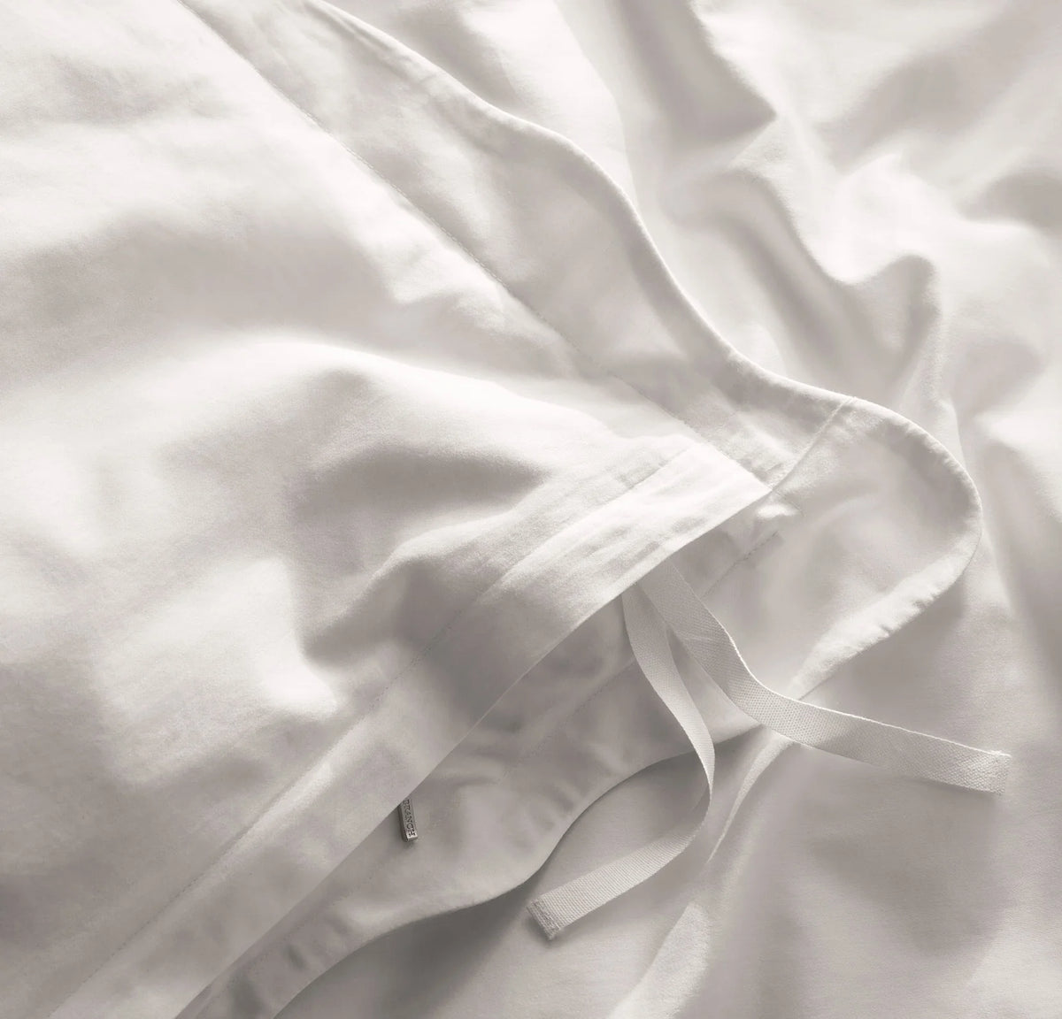 Signature Embellished Duvet Set - White/White Curved Edge