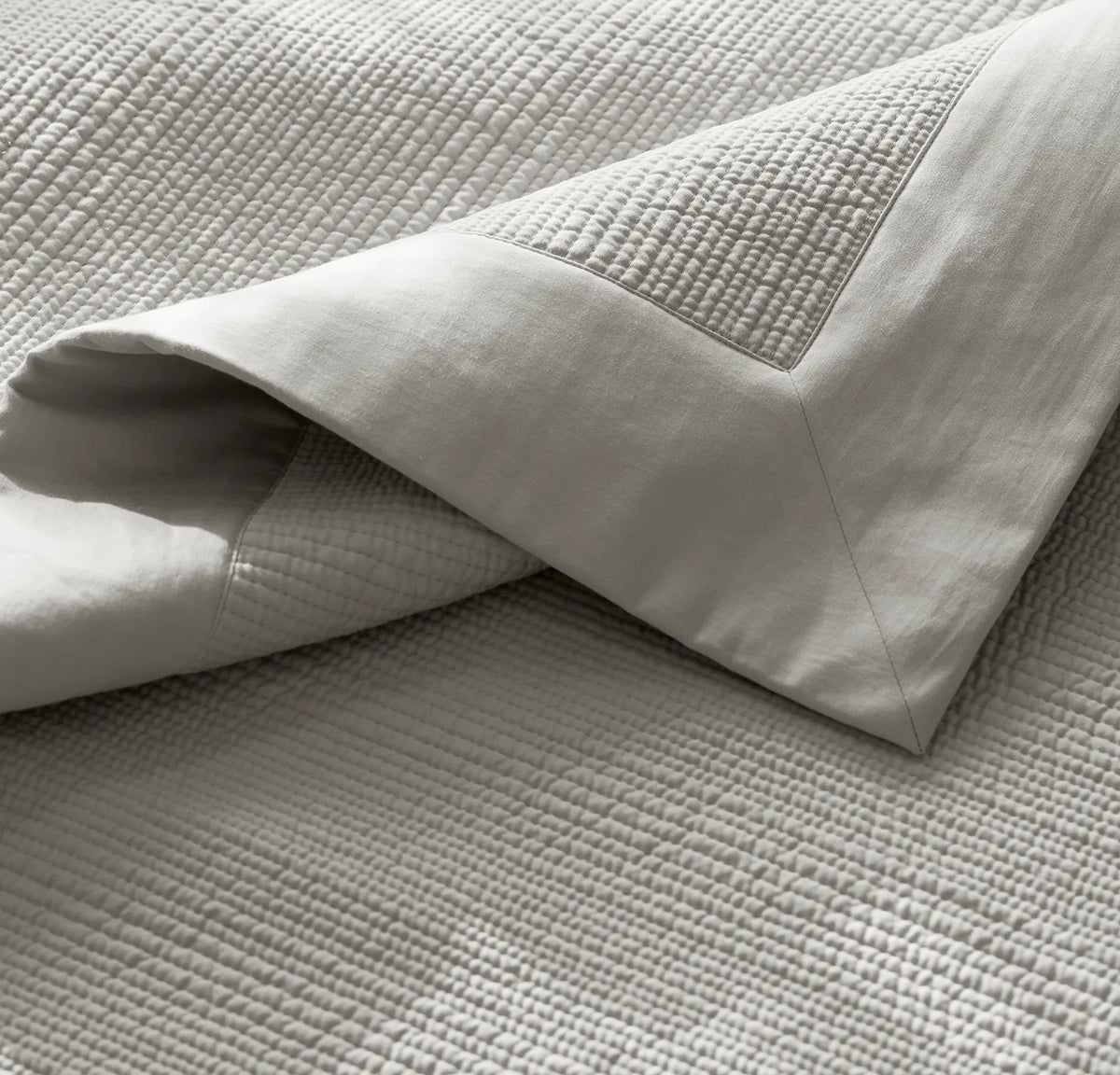Signature Stitchline Quilt - Mist